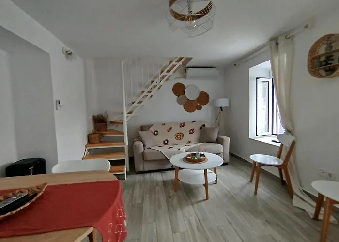 Trikeri Cottage